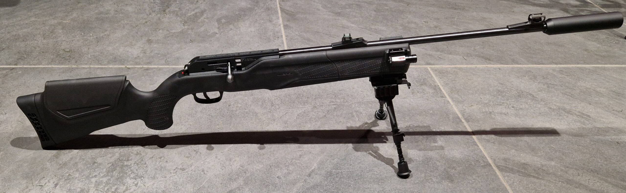 Umarex 850M2 met kijker, bipod, magazijnen, kogeltjes, co2-patronen en koffer