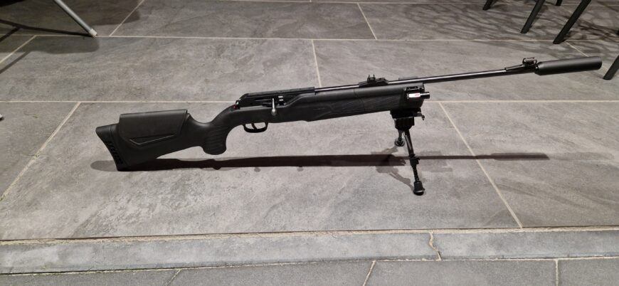 Umarex 850M2 met kijker, bipod, magazijnen, kogeltjes, co2-patronen en koffer