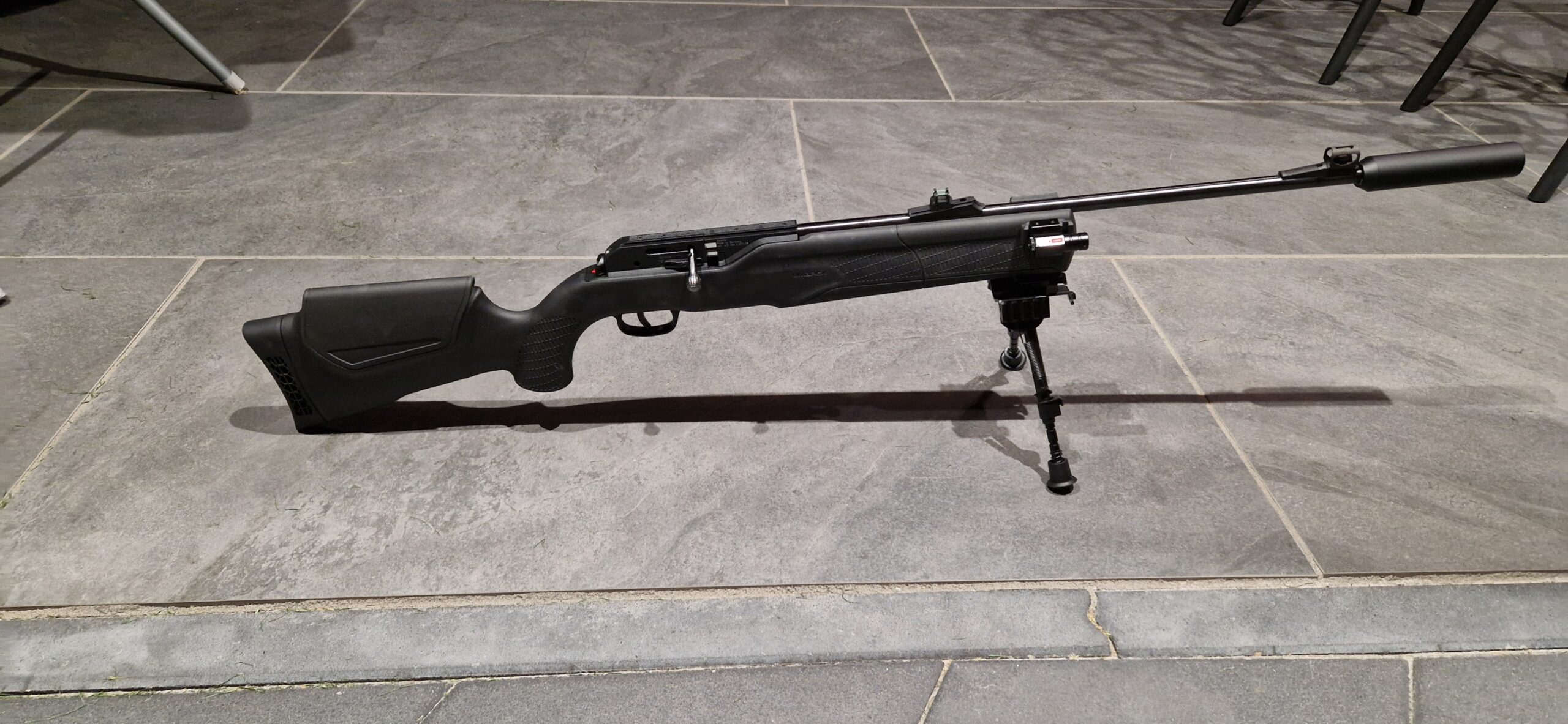 Umarex 850M2 met kijker, bipod, magazijnen, kogeltjes, co2-patronen en koffer
