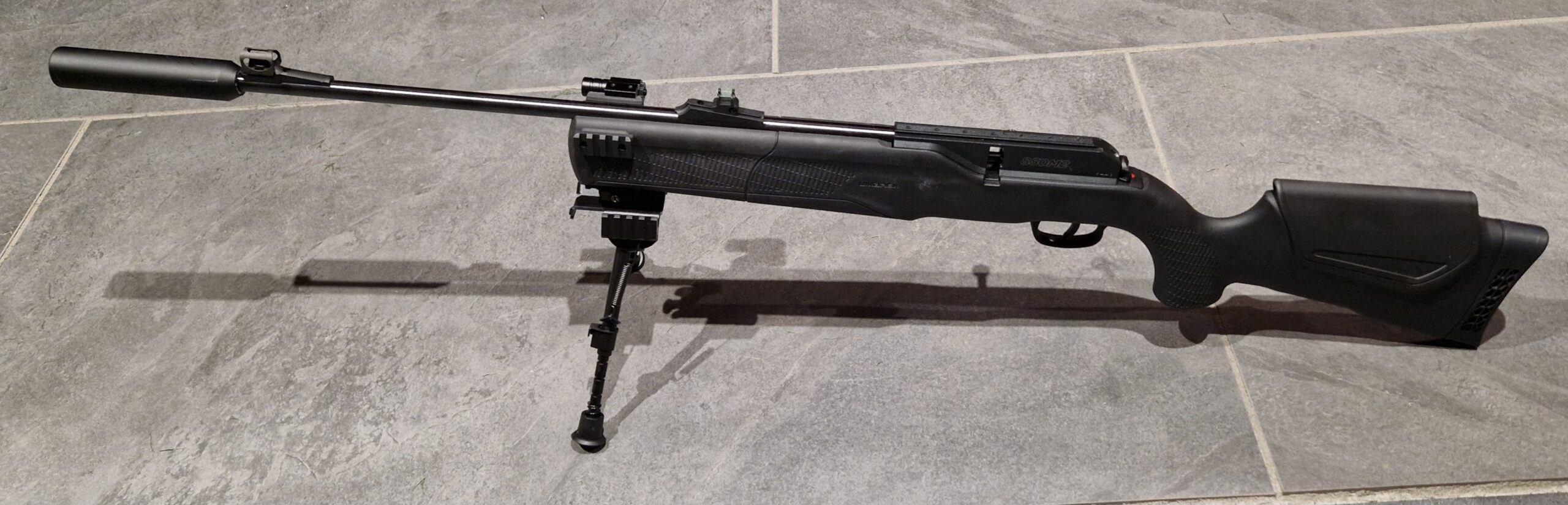 Umarex 850M2 met kijker, bipod, magazijnen, kogeltjes, co2-patronen en koffer