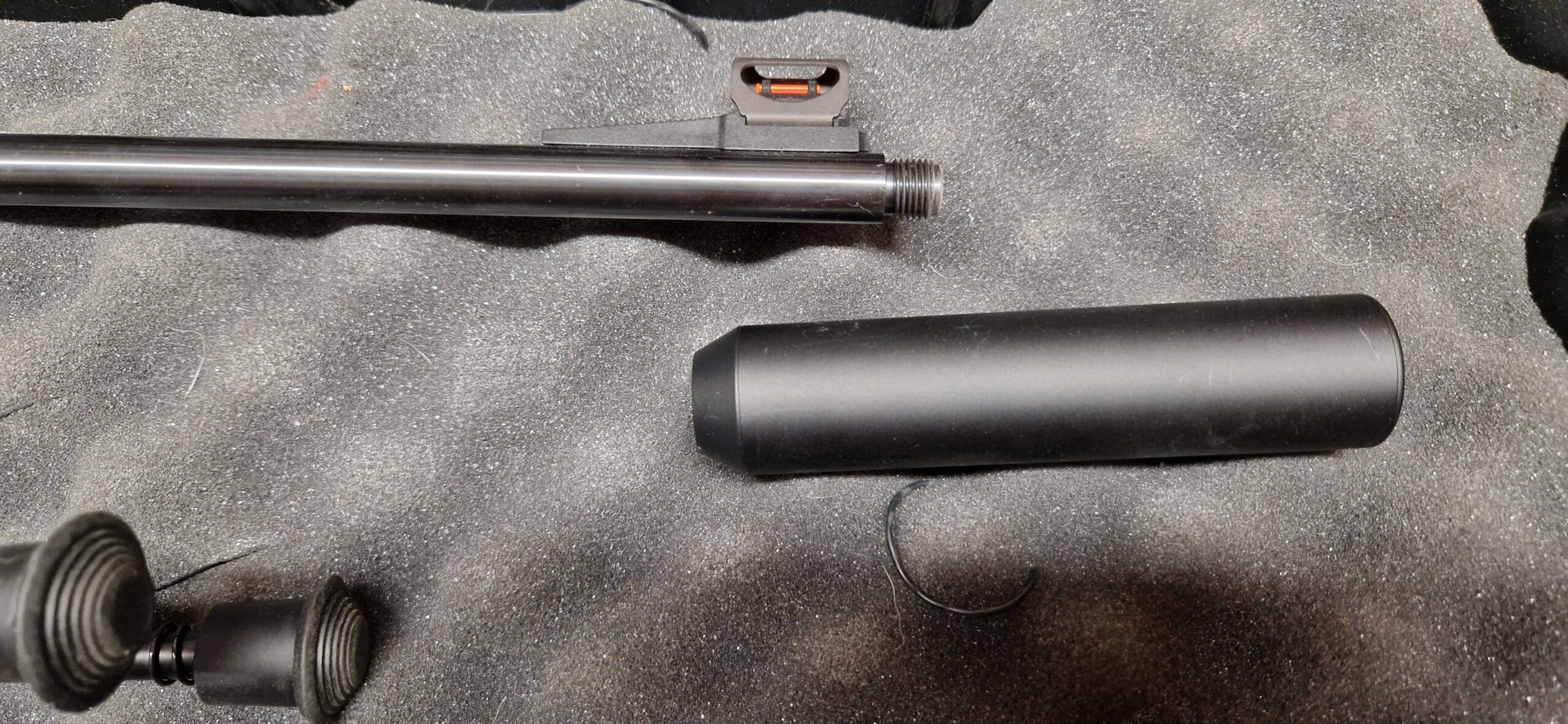 Umarex 850M2 met kijker, bipod, magazijnen, kogeltjes, co2-patronen en koffer