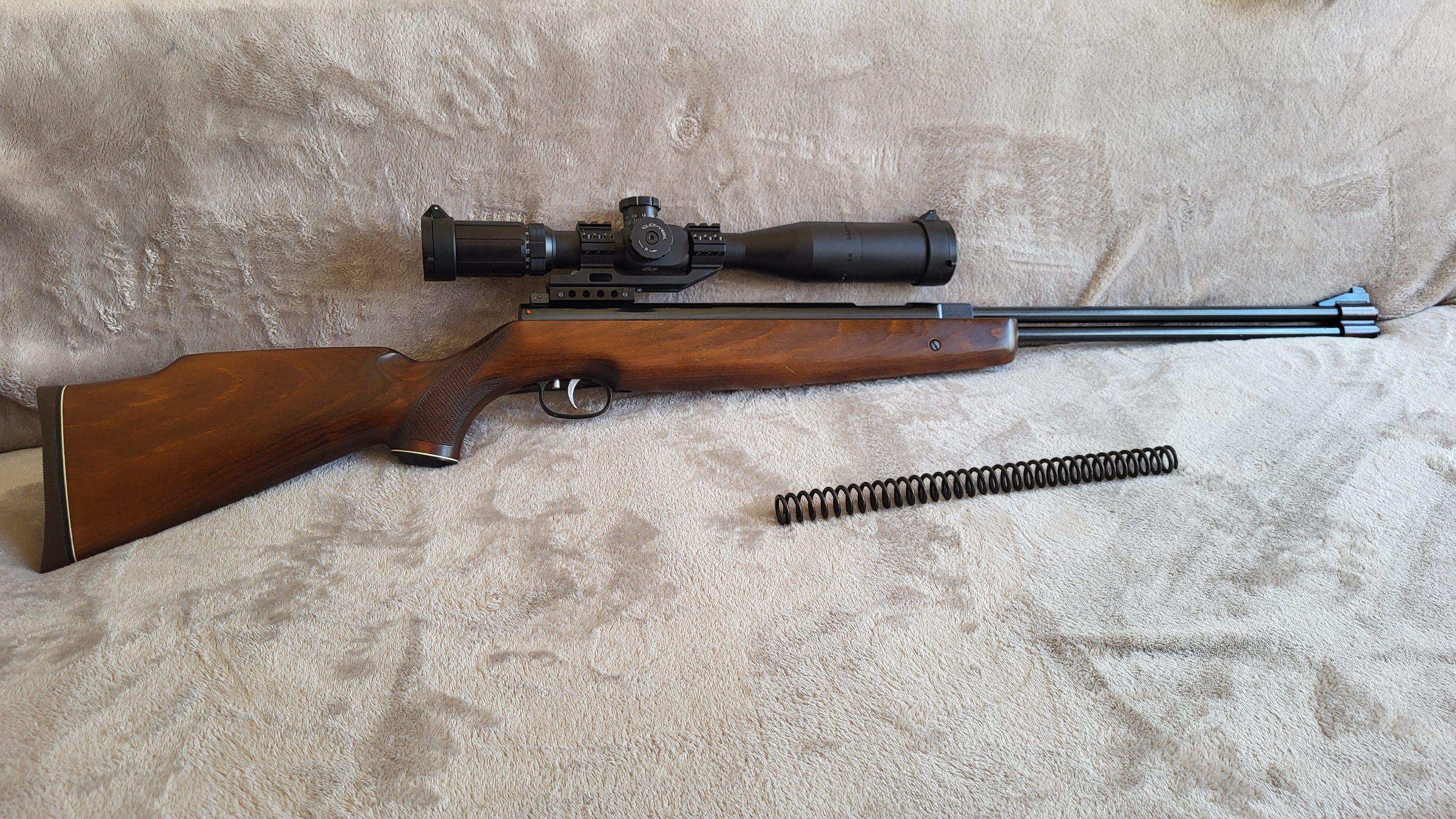 HW77 4.5 mm uit 1986/1987 met 16J veer en full power veer los erbij