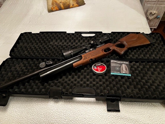 Te koop FX crown walnut kaliber 30 met hawk richtkijker