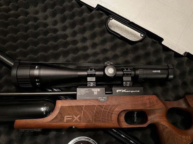 Te koop FX crown walnut kaliber 30 met hawk richtkijker
