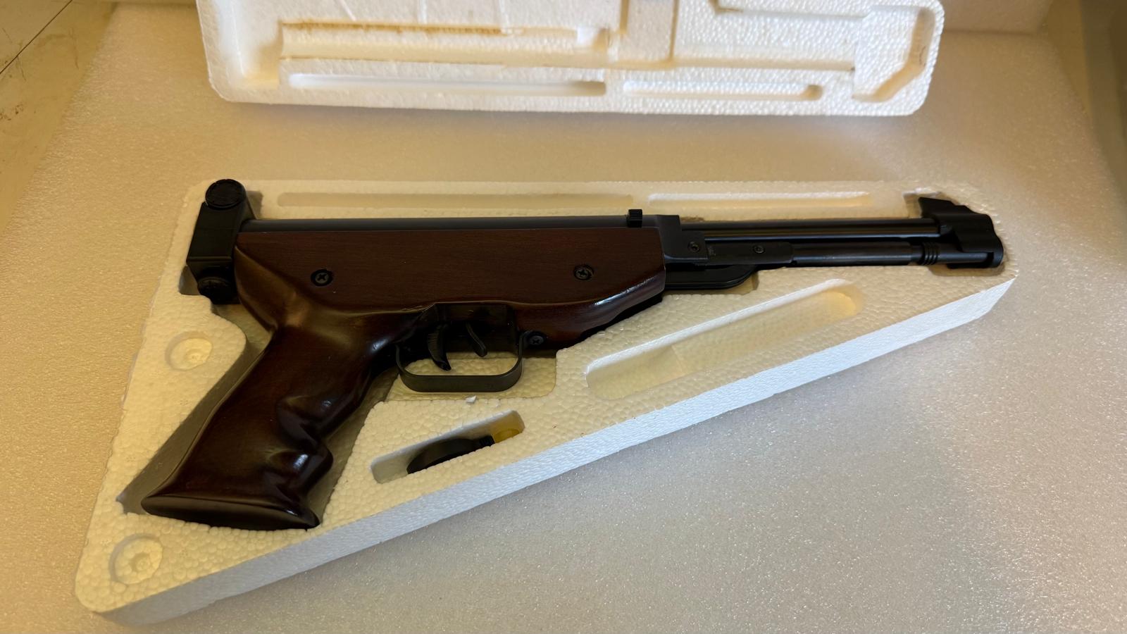 Industry Brand QS35 4,5mm onderspanner veerdruk pistool.